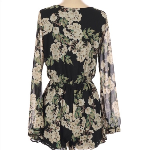 ASTR floral flirty romper - Picture 3 of 7